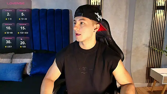 Noah Clarkk online show from August 1, 5:34 pm