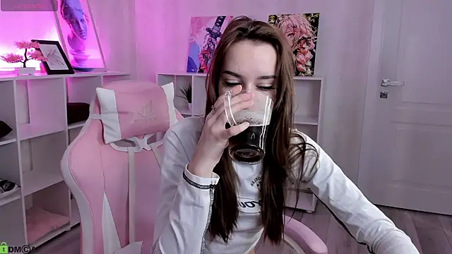 Hi  Karuuu online show from February 4, 1:11 am