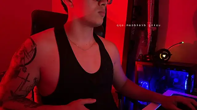 Snapshot of edwinsalvator chatting on December 18, 8:09 am edwinsalvator online show from December 18, 8:09 am