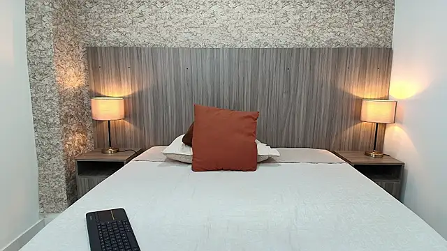 zoe bermudez online show from December 23, 11:08 am