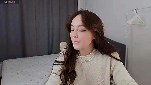 fallin lovee online show from March 6, 1:29 pm