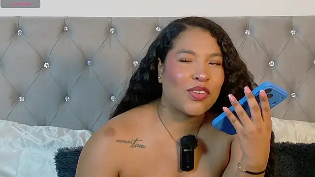 izzybelmonth12 online show from July 5, 8:27 pm