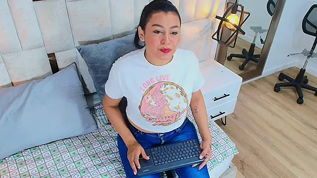 Susan Sexy Milf online show from January 17, 10:31 am