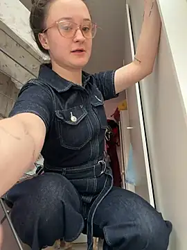 LilyLuck  online show from March 23, 2:32 pm