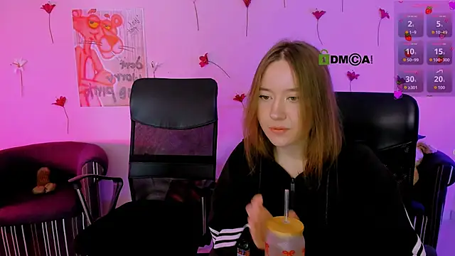 lizzie boom  online show from March 12, 7:53 pm