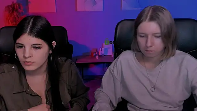 lizzie boom  online show from March 20, 8:25 pm