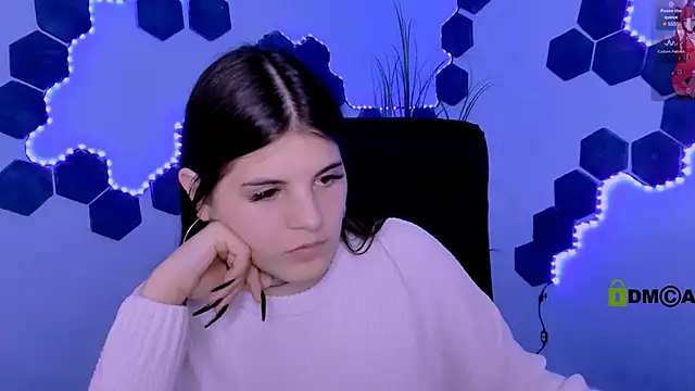 lizzie boom  online show from March 31, 7:03 pm