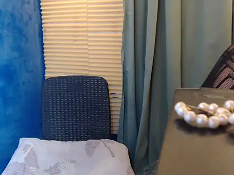 Yourtranscutie21 online show from June 16, 7:44 am