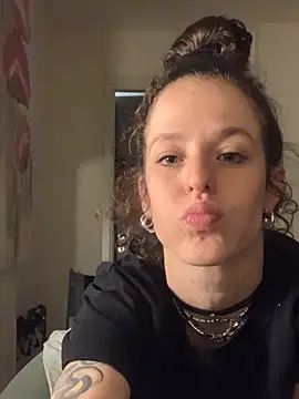 Snapshot of 4lien chatting on March 17, 5:00 am 4lien online show from March 17, 5:00 am