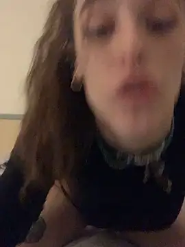 Snapshot of 4lien chatting on March 28, 9:31 am 4lien online show from March 28, 9:31 am