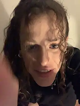 Snapshot of 4lien chatting on March 29, 2:55 am 4lien online show from March 29, 2:55 am