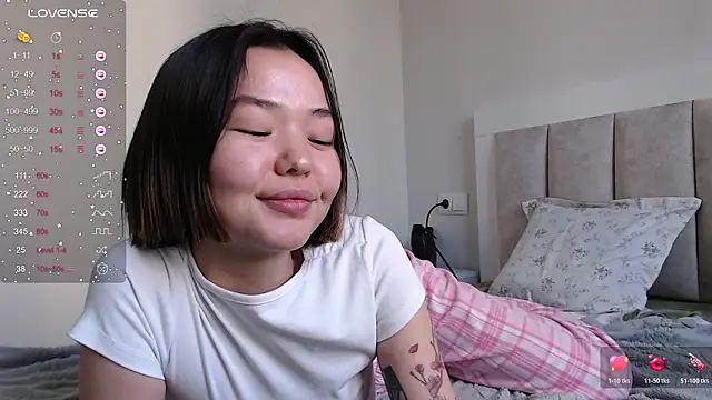 niia mur online show from March 13, 8:10 am