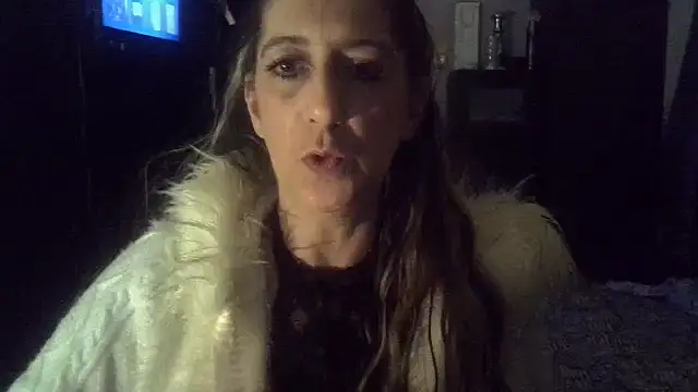 Snapshot of labelgecoquine chatting on January 1, 6:06 pm labelgecoquine online show from January 1, 6:06 pm