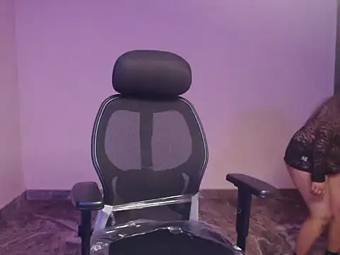 SweetNeena online show from February 2, 1:43 pm