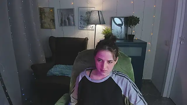 SarahShelby online show from June 13, 5:00 pm