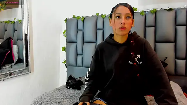 Snapshot of Celeste_71 chatting on June 10, 12:37 pm Celeste 71 online show from June 10, 12:37 pm