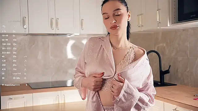 Snapshot of TyraEspina chatting on January 8, 9:17 pm TyraEspina online show from January 8, 9:17 pm