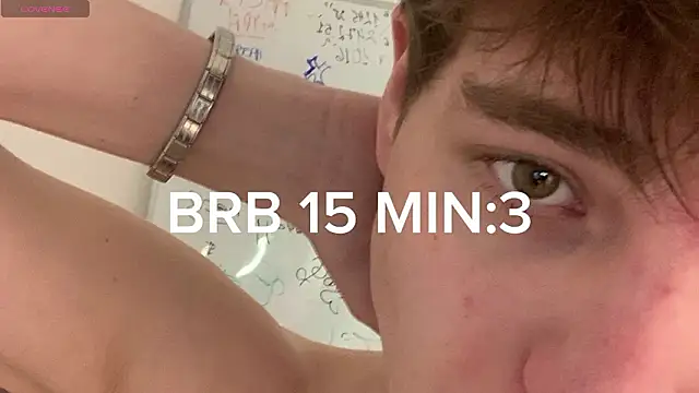 Snapshot of andyyzzz chatting on January 19, 2:15 am andyyzzz online show from January 19, 2:15 am