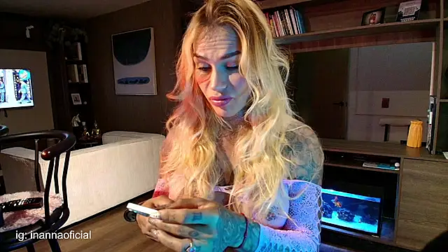 Snapshot of Ambrosia______ chatting on April 17, 11:52 pm Ambrosia online show from April 17, 11:52 pm