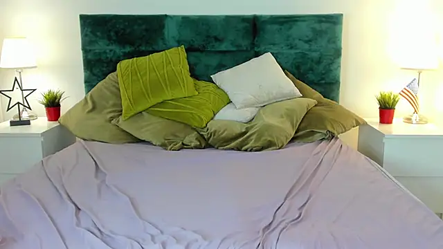 lesilos online show from July 18, 1:32 am