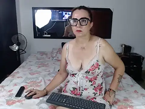 liss curly online show from February 1, 2:32 am