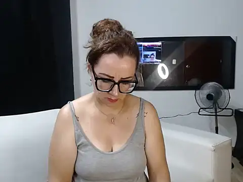 liss curly online show from February 10, 3:32 am