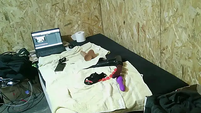 Snapshot of 97sexboy97 chatting on February 15, 7:38 am 97sexboy97 online show from February 15, 7:38 am