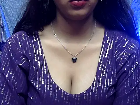 cute Dirty Diva online show from July 3, 3:18 pm
