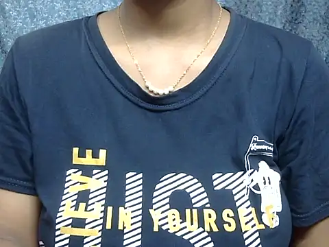 cute Dirty Diva online show from July 28, 5:01 pm
