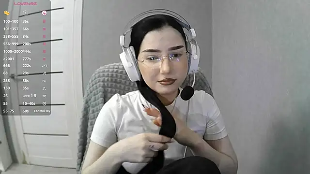 Snapshot of FaviolaHurl chatting on December 20, 6:04 pm FaviolaHurl online show from December 20, 6:04 pm