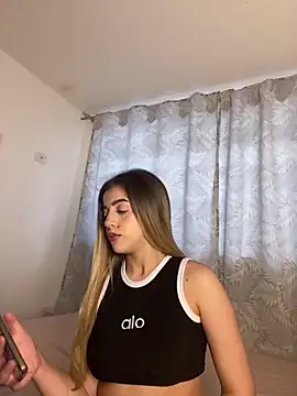 Snapshot of cute_emmma chatting on February 12, 12:22 pm cute emmma online show from February 12, 12:22 pm