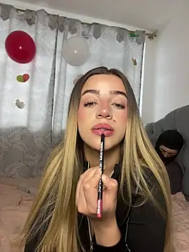 Snapshot of cute_emmma chatting on February 17, 12:45 pm cute emmma online show from February 17, 12:45 pm