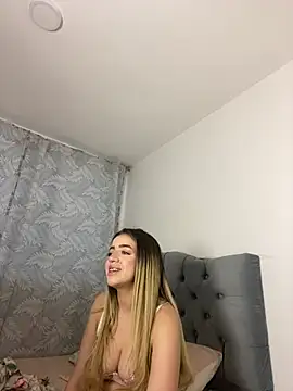 Snapshot of cute_emmma chatting on March 1, 11:23 am cute emmma online show from March 1, 11:23 am