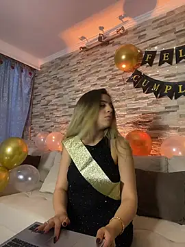 Snapshot of cute_emmma chatting on March 24, 11:37 am cute emmma online show from March 24, 11:37 am