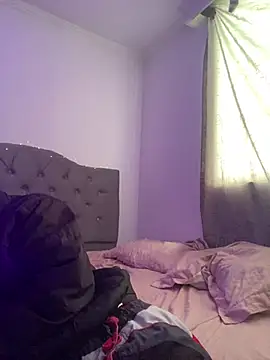 Snapshot of cute_emmma chatting on April 9, 12:21 pm cute emmma online show from April 9, 12:21 pm