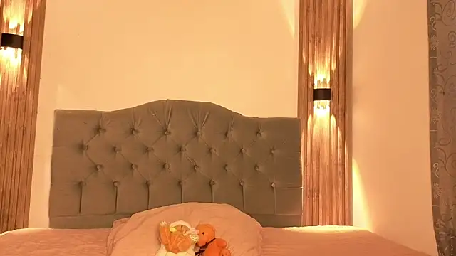 Snapshot of cute_emmma chatting on April 16, 11:00 am cute emmma online show from April 16, 11:00 am