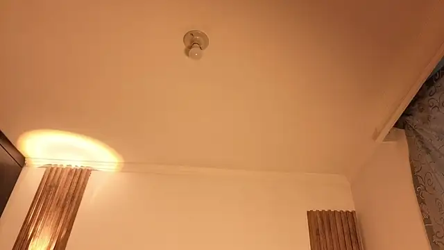 Snapshot of cute_emmma chatting on April 17, 11:02 am cute emmma online show from April 17, 11:02 am