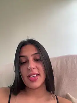 Snapshot of jujuarantes__2026 chatting on April 28, 2:11 pm jujuarantes 2026 online show from April 28, 2:11 pm