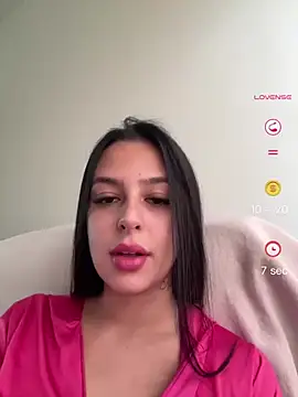 Snapshot of jujuarantes__2026 chatting on June 2, 1:35 pm jujuarantes 2026 online show from June 2, 1:35 pm
