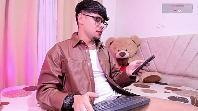 isaac saenzs online show from February 5, 12:43 pm