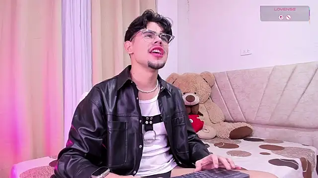 isaac saenzs online show from February 8, 12:41 pm