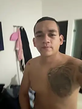 Snapshot of Camiloperez7729 chatting on March 29, 4:56 am Camiloperez7729 online show from March 29, 4:56 am