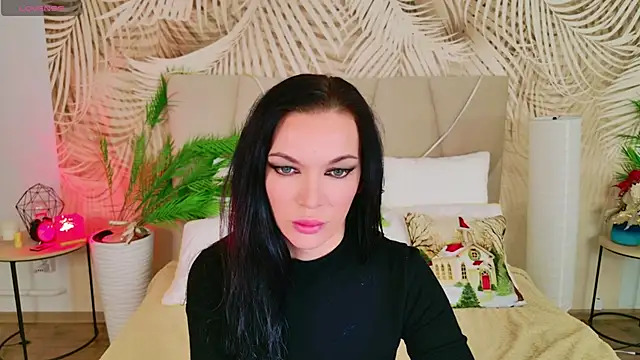 JulieHill online show from February 1, 7:18 am