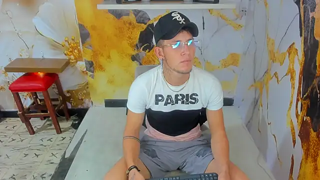 Chuck LatinBoy online show from December 21, 5:42 pm