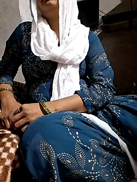 Radhacpl9528 online show from February 14, 5:37 am