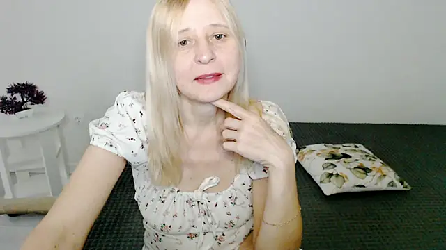 MiLenaMilf online show from February 22, 3:45 am