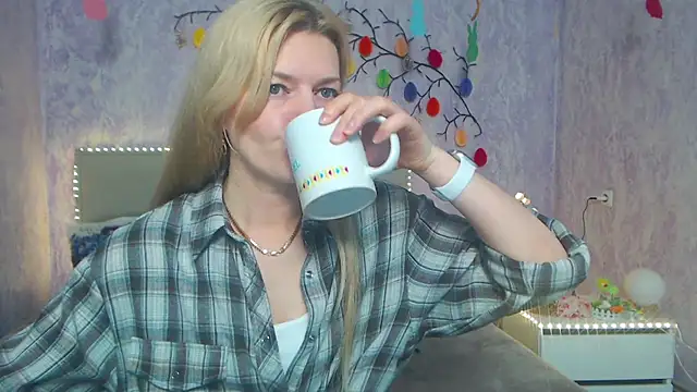 MelissaTyler online show from April 9, 6:19 am