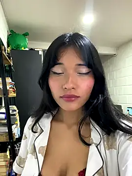 Snapshot of kittylove18_ chatting on December 22, 5:21 pm kittylove18 online show from December 22, 5:21 pm