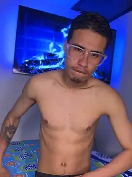 Snapshot of Latin_Paisa_Boy chatting on March 8, 3:49 pm Latin Paisa Boy online show from March 8, 3:49 pm