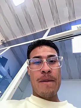 Snapshot of Latin_Paisa_Boy chatting on April 17, 8:34 pm Latin Paisa Boy online show from April 17, 8:34 pm